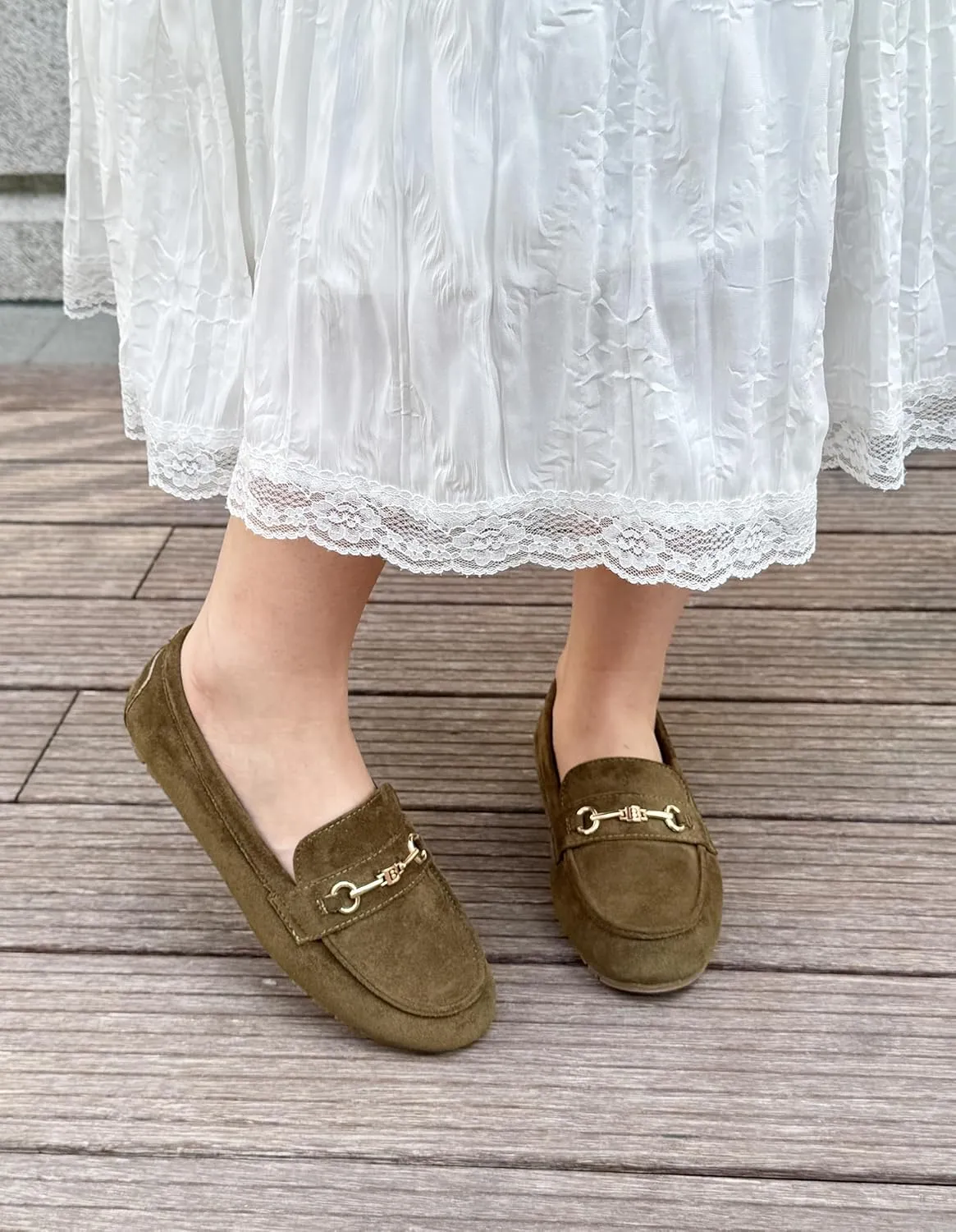 BGSTGUDS Women's Wide Loafers Shoes Cute Dressy Shoes Ladies Comfort Slip Ons Work Shoes