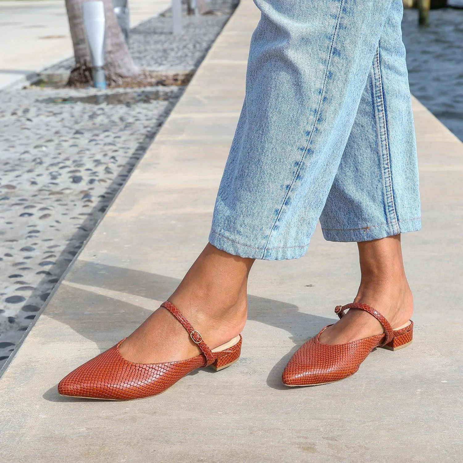 Brown Snake Point Slide   Twiggy Strap