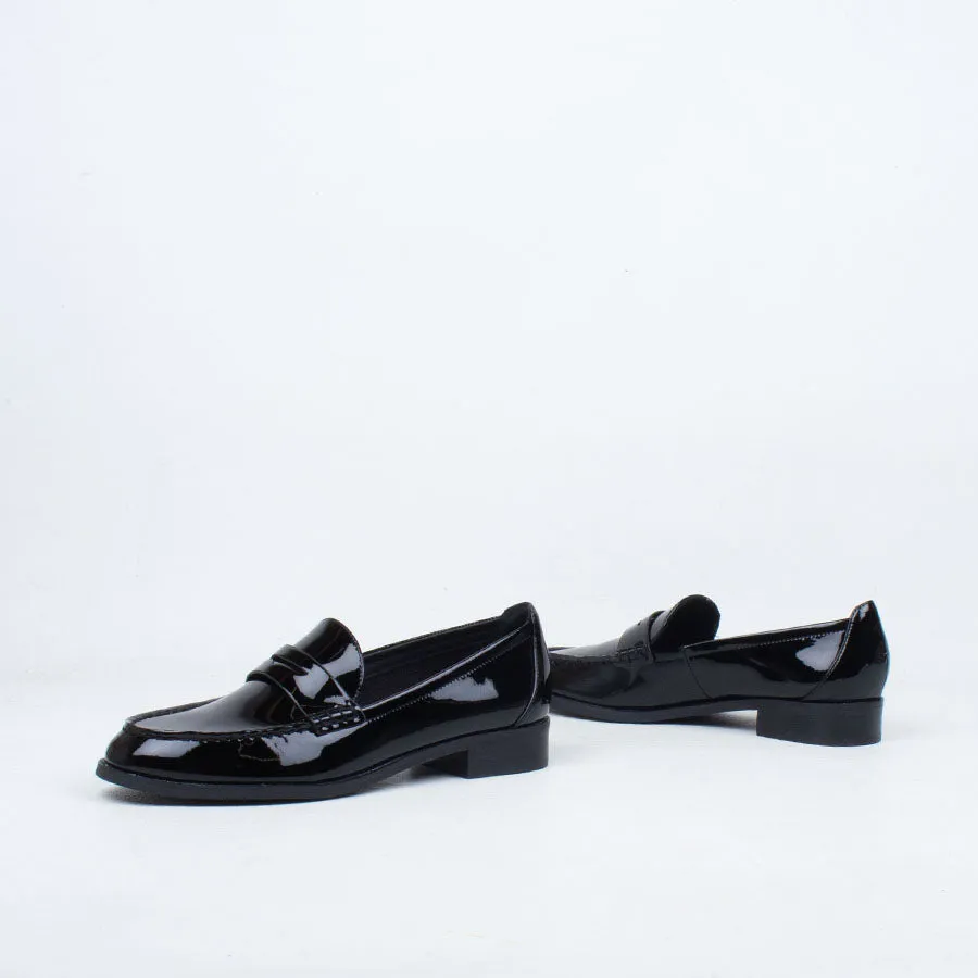 Lucia Loafer