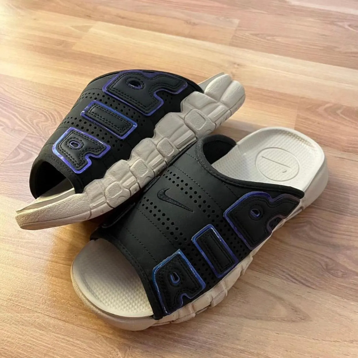Nike Air More Uptempo Slide Black Sanddrift Iridescent