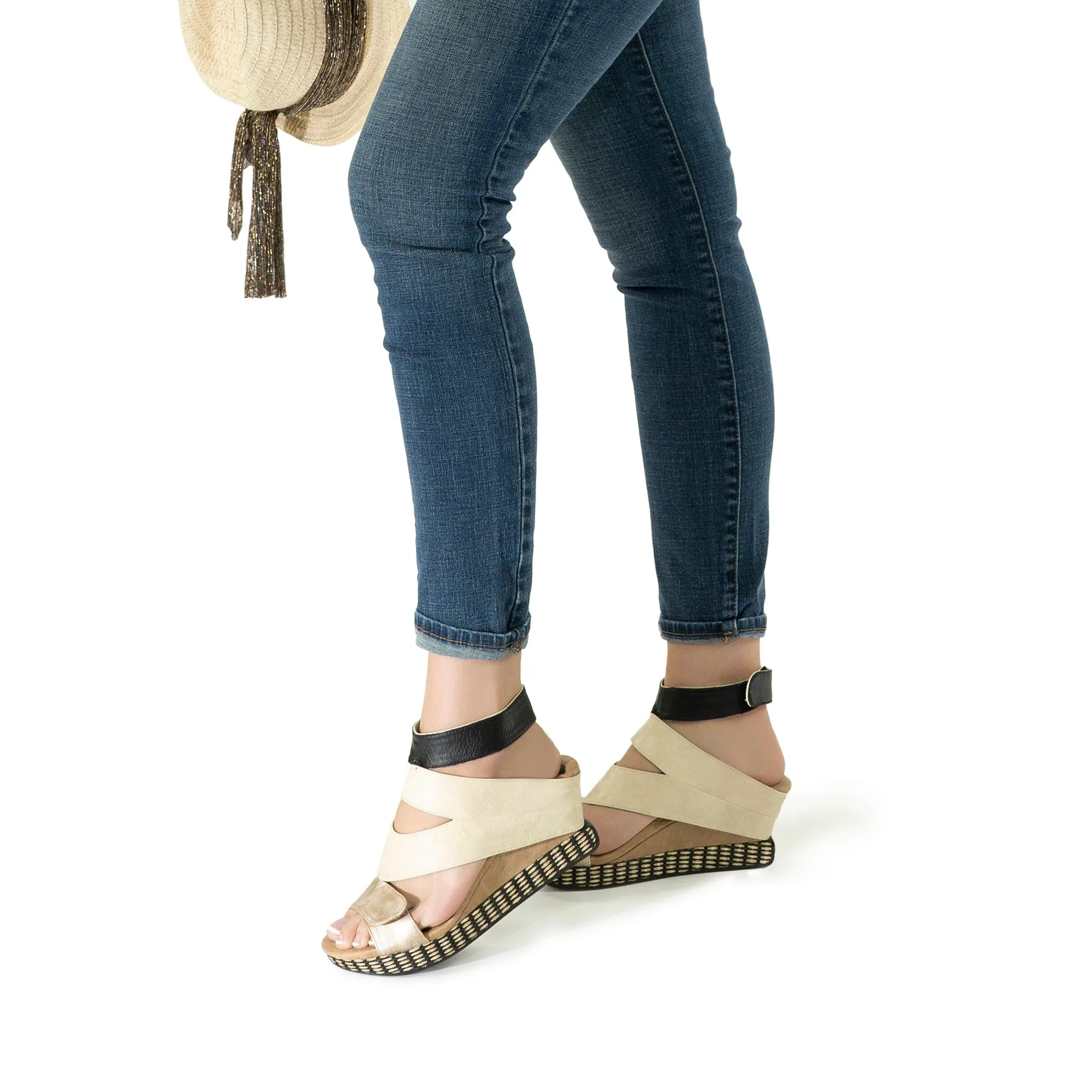 "As Is" Olivia 4 - Cream flips to Black