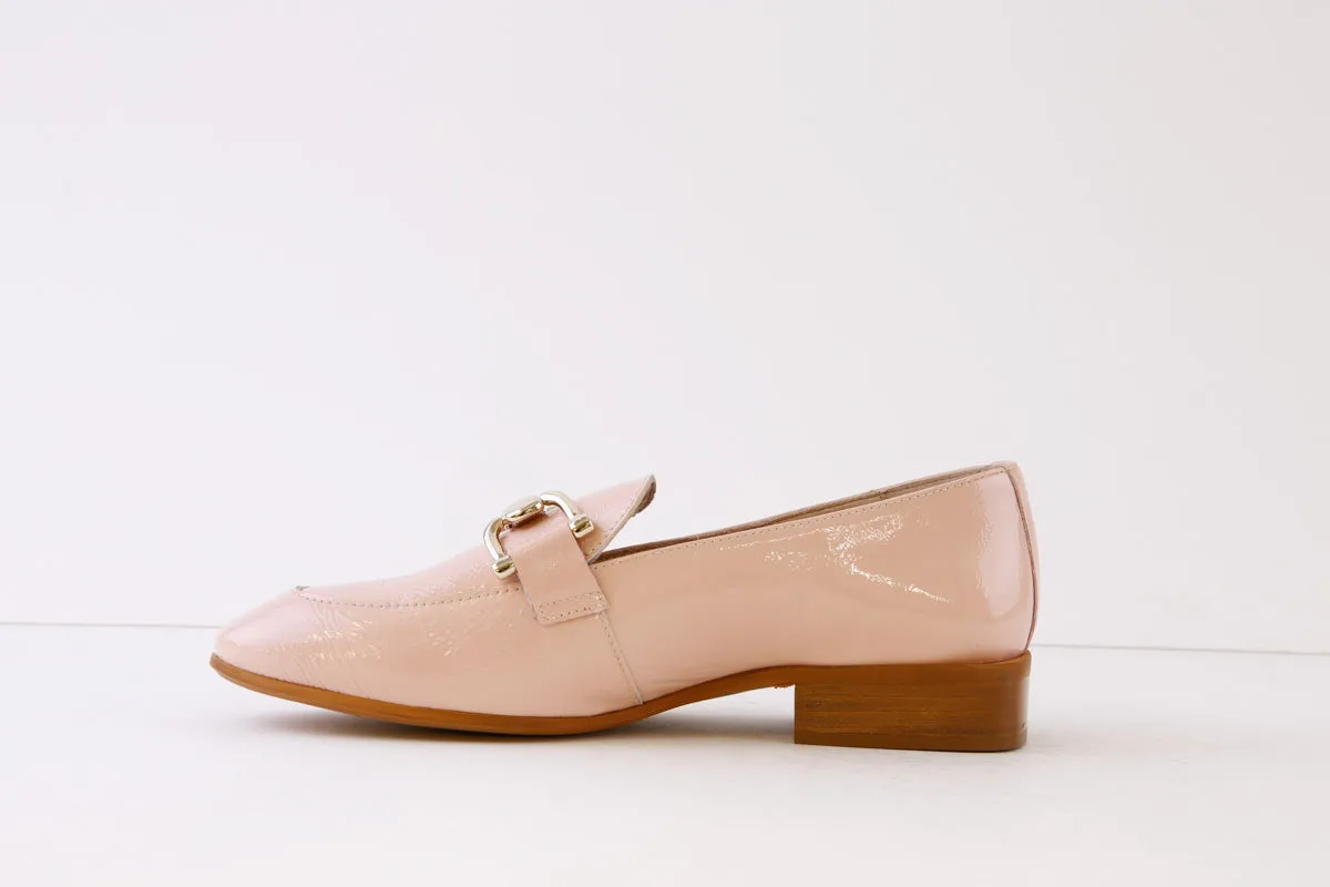 WONDERS - B-7633 FLAT SLIP-ON SHOE WITH GOLD CHAIN - BABY PINK PATENT