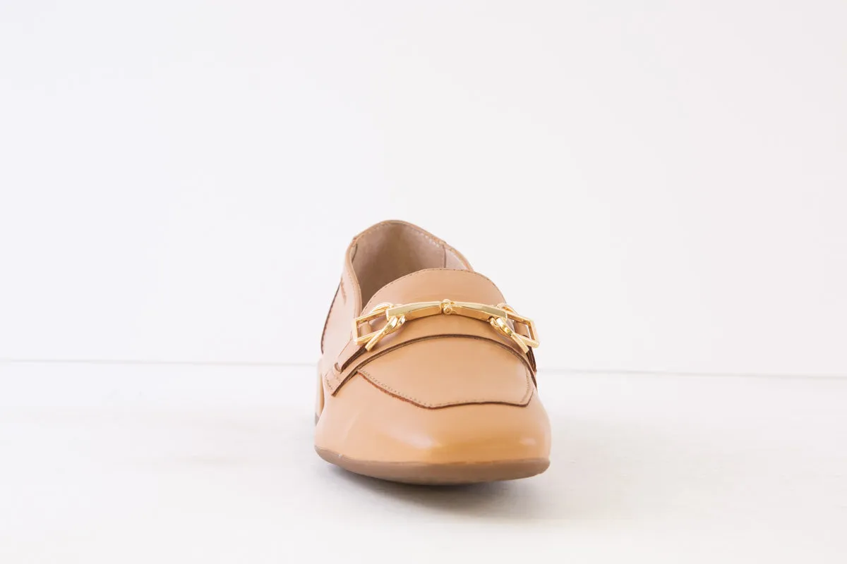 WONDERS - C-5030 SLIP-ON LOAFER - CAMEL LEATHER WITH CHAIN DETAIL