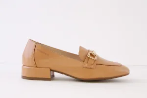 WONDERS - C-5030 SLIP-ON LOAFER - CAMEL LEATHER WITH CHAIN DETAIL