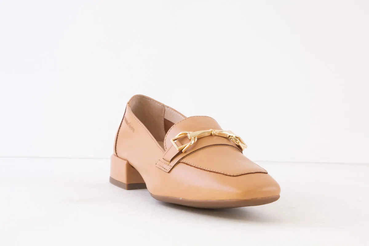 WONDERS - C-5030 SLIP-ON LOAFER - CAMEL LEATHER WITH CHAIN DETAIL