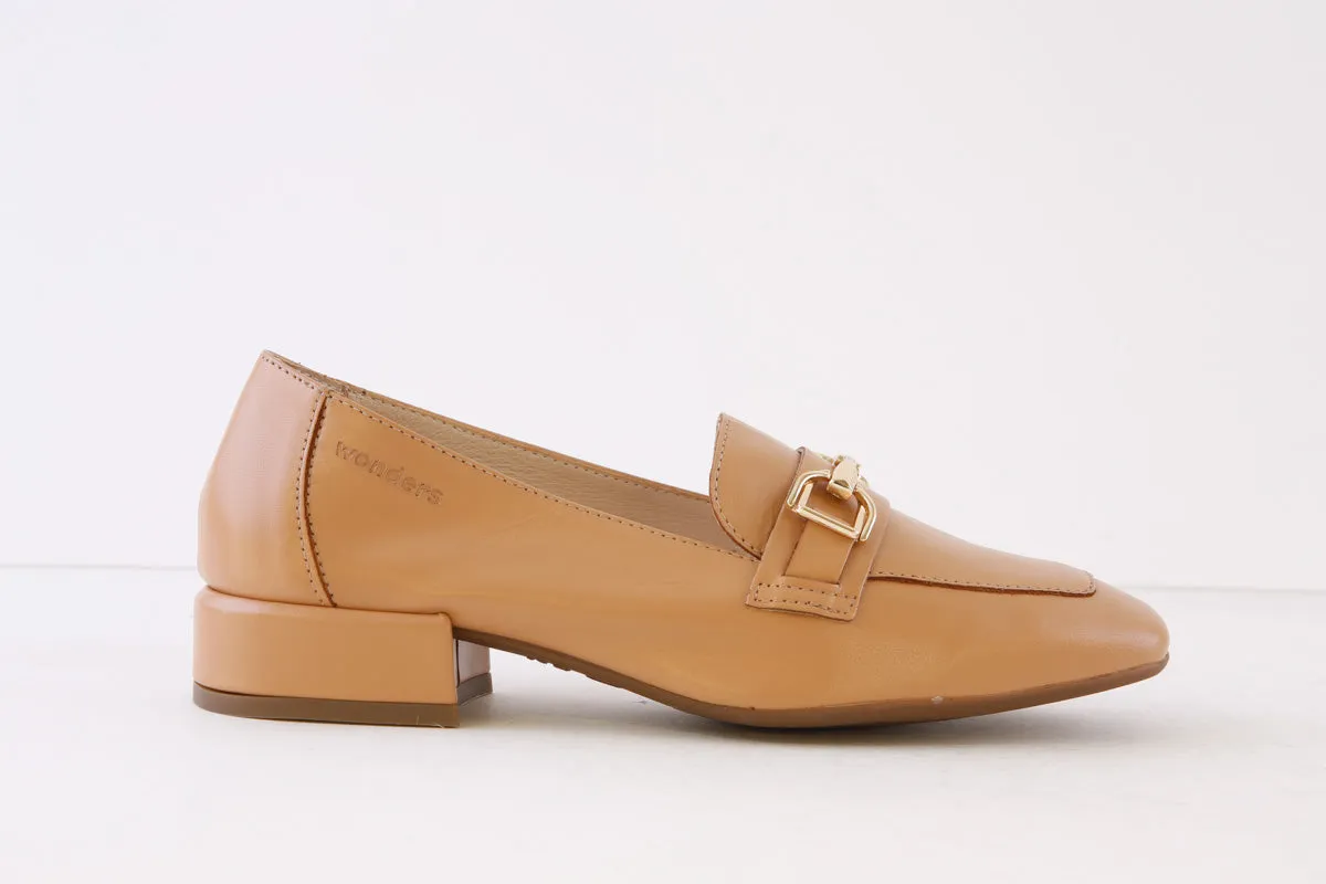 WONDERS - C-5030 SLIP-ON LOAFER - CAMEL LEATHER WITH CHAIN DETAIL